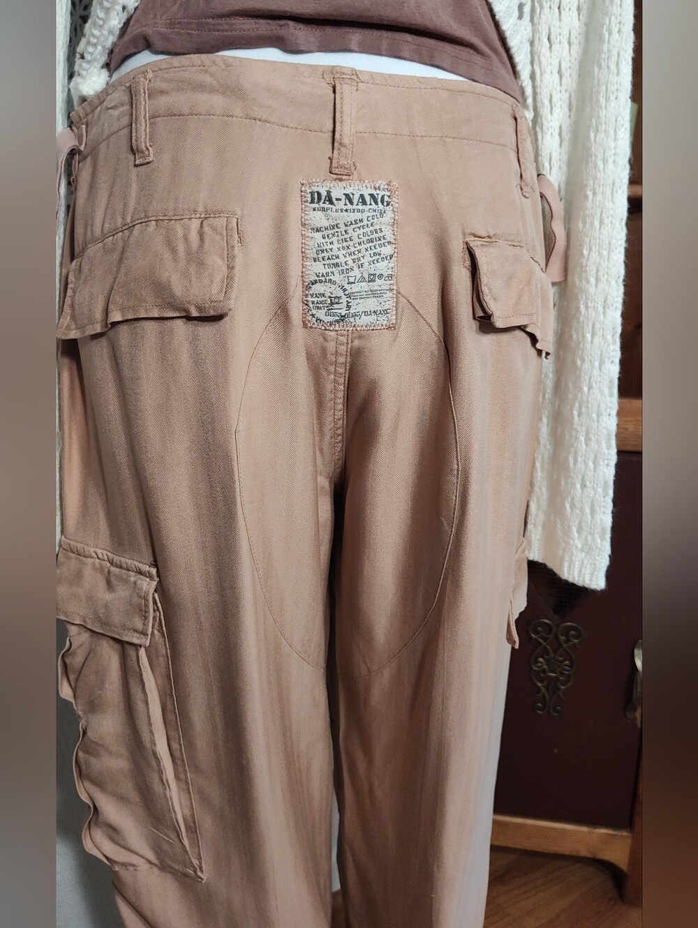 DA-NANG Women's Cargo Cropped Pants in Warm Beige NWOT - Picture 6 of 15